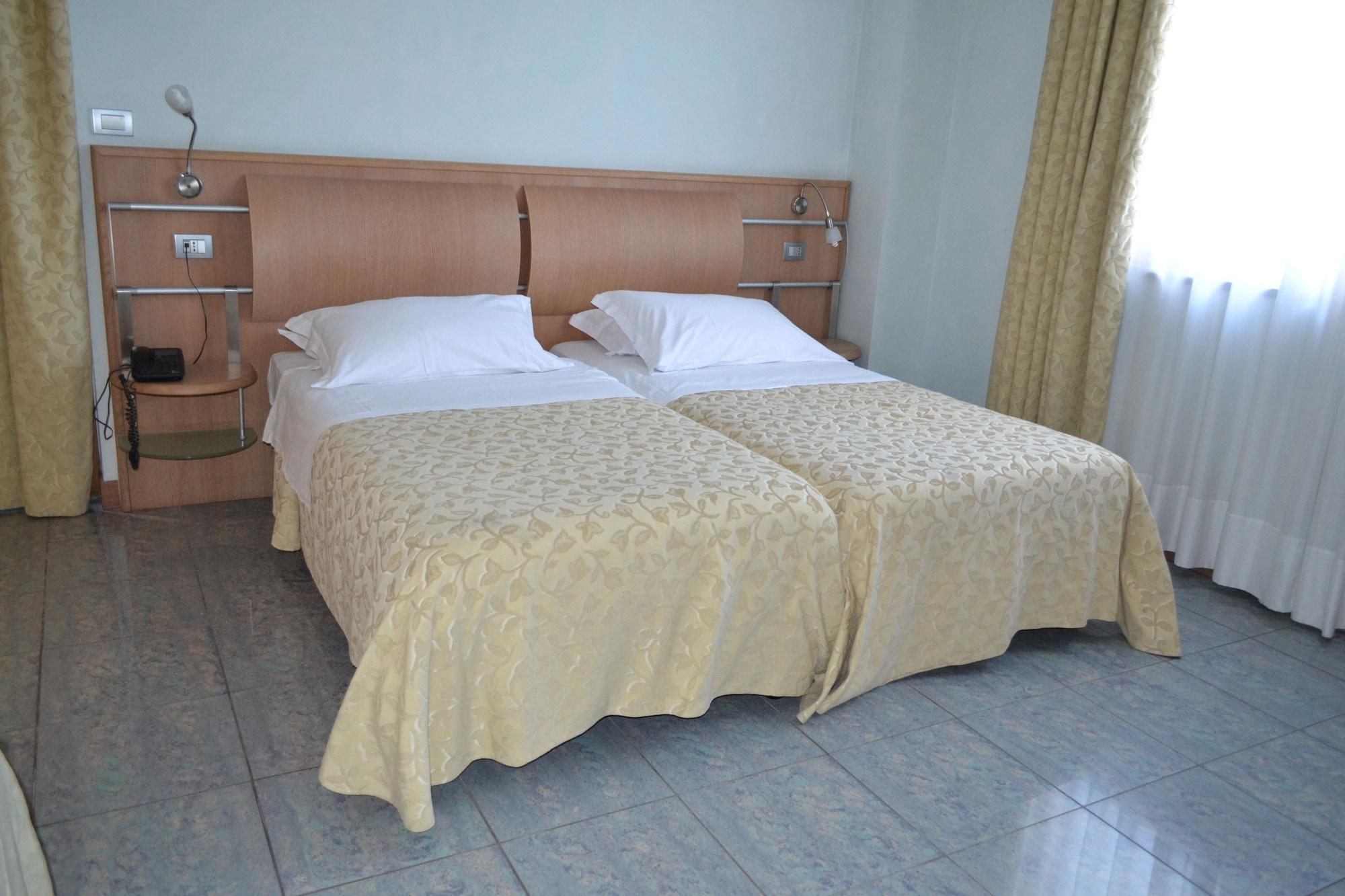 Hotel Marina Palace & Congress Hall 4*