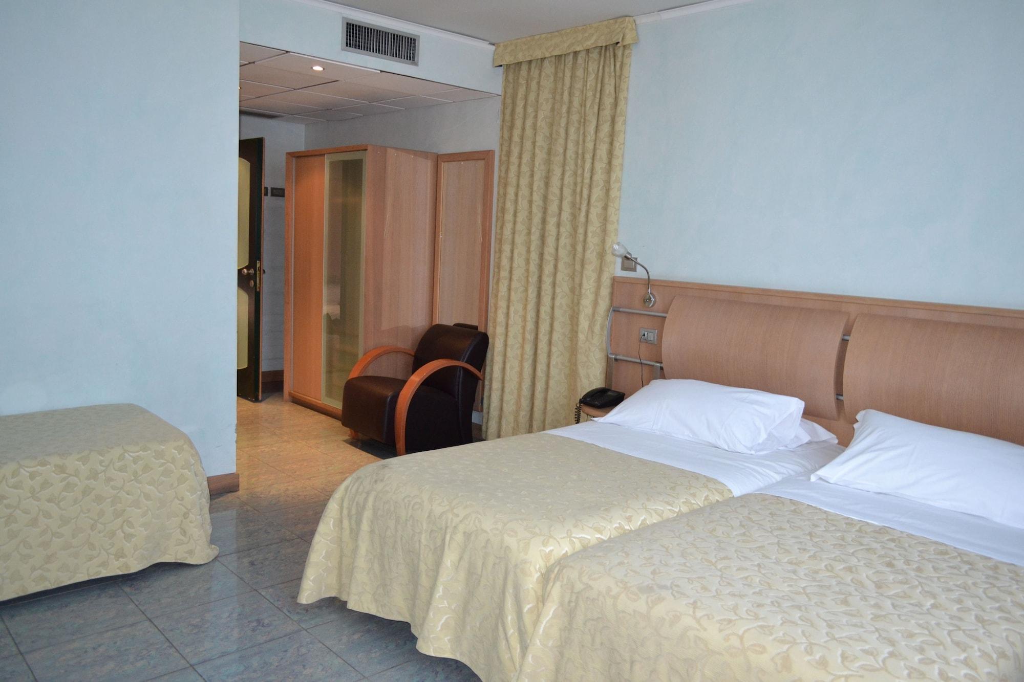 Hotel Marina Palace & Congress Hall 4*